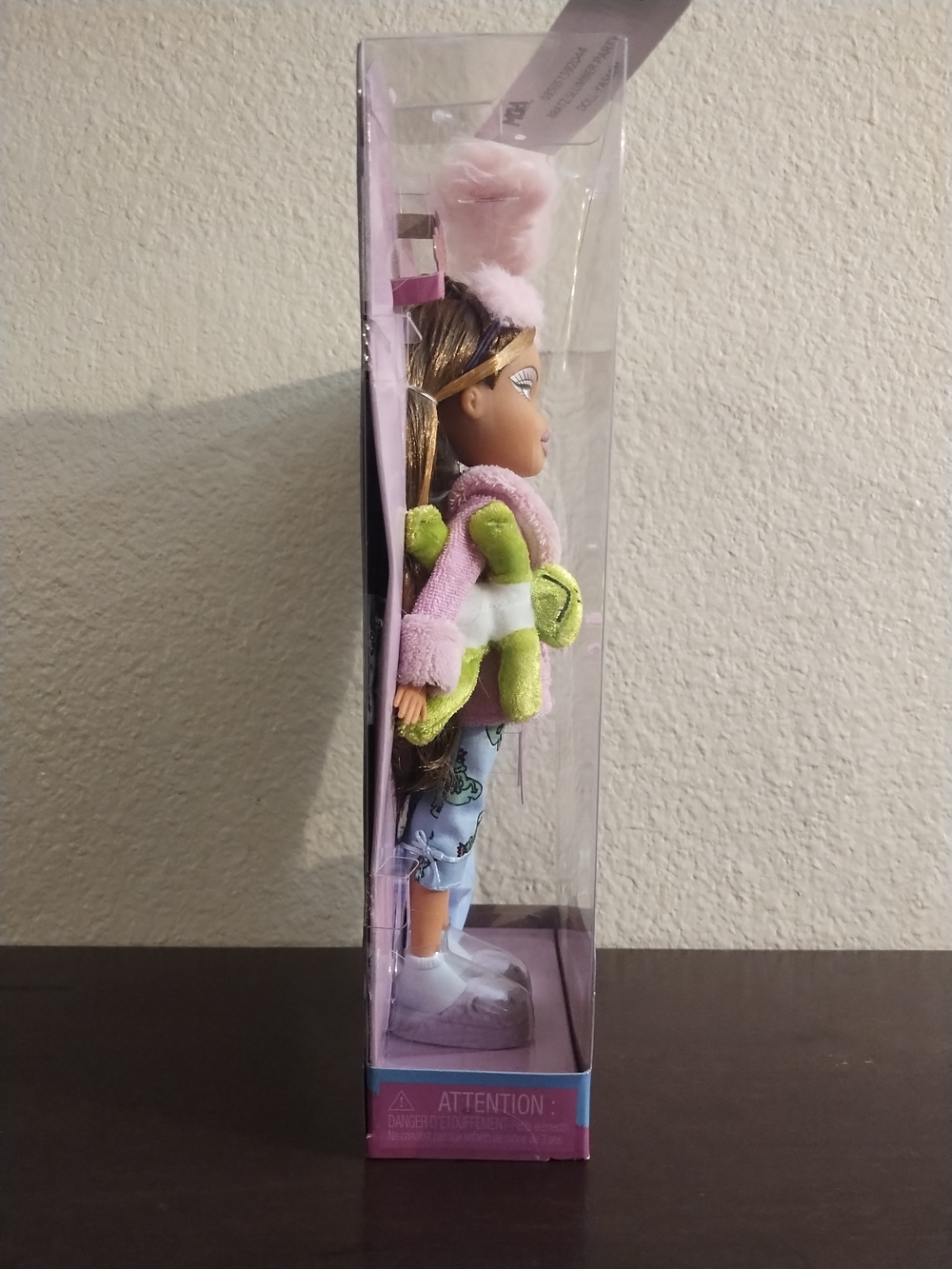 Bratz Slumber Party Doll Jasmin with Pink Robe and Accessories - Picture 3 of 8